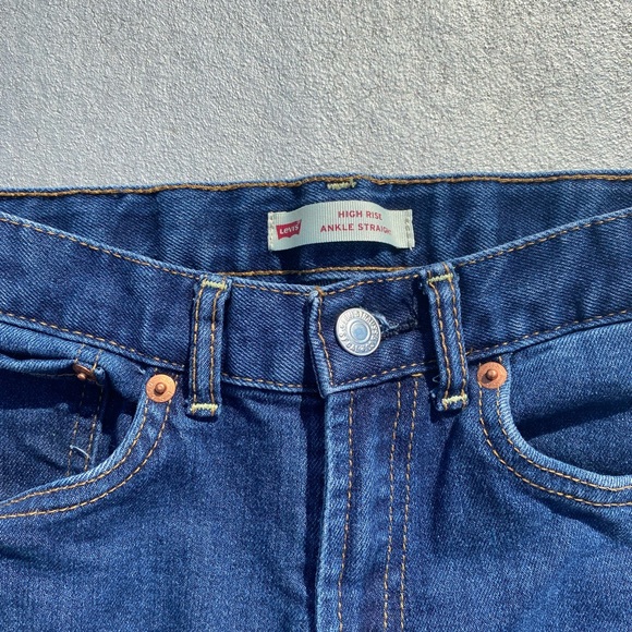 LIKE NEW Kids’ Levi’s High Rise Ankle Straight - Picture 6 of 12